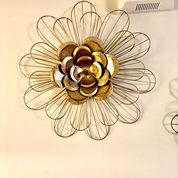 Set of 2 Floral Wire Wall Decor Silver Gold Jumbo Flowers - Picture 5 of 9